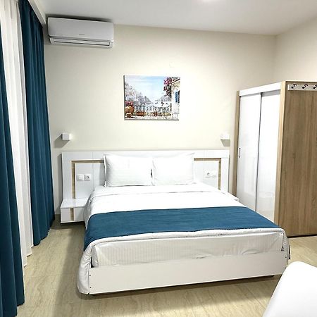 Navarino Luxe Suites Peraía Buitenkant foto