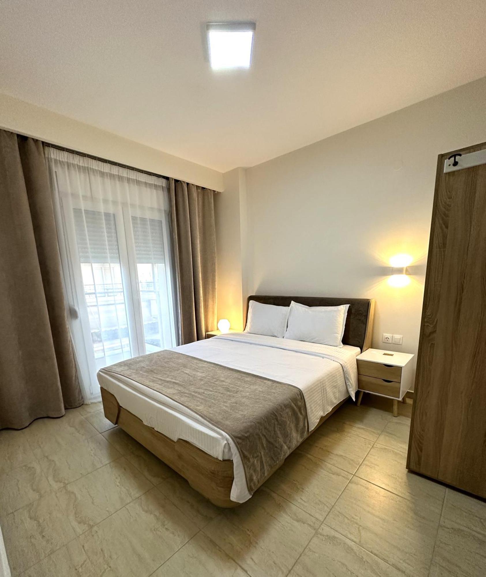 Navarino Luxe Suites Peraía Buitenkant foto