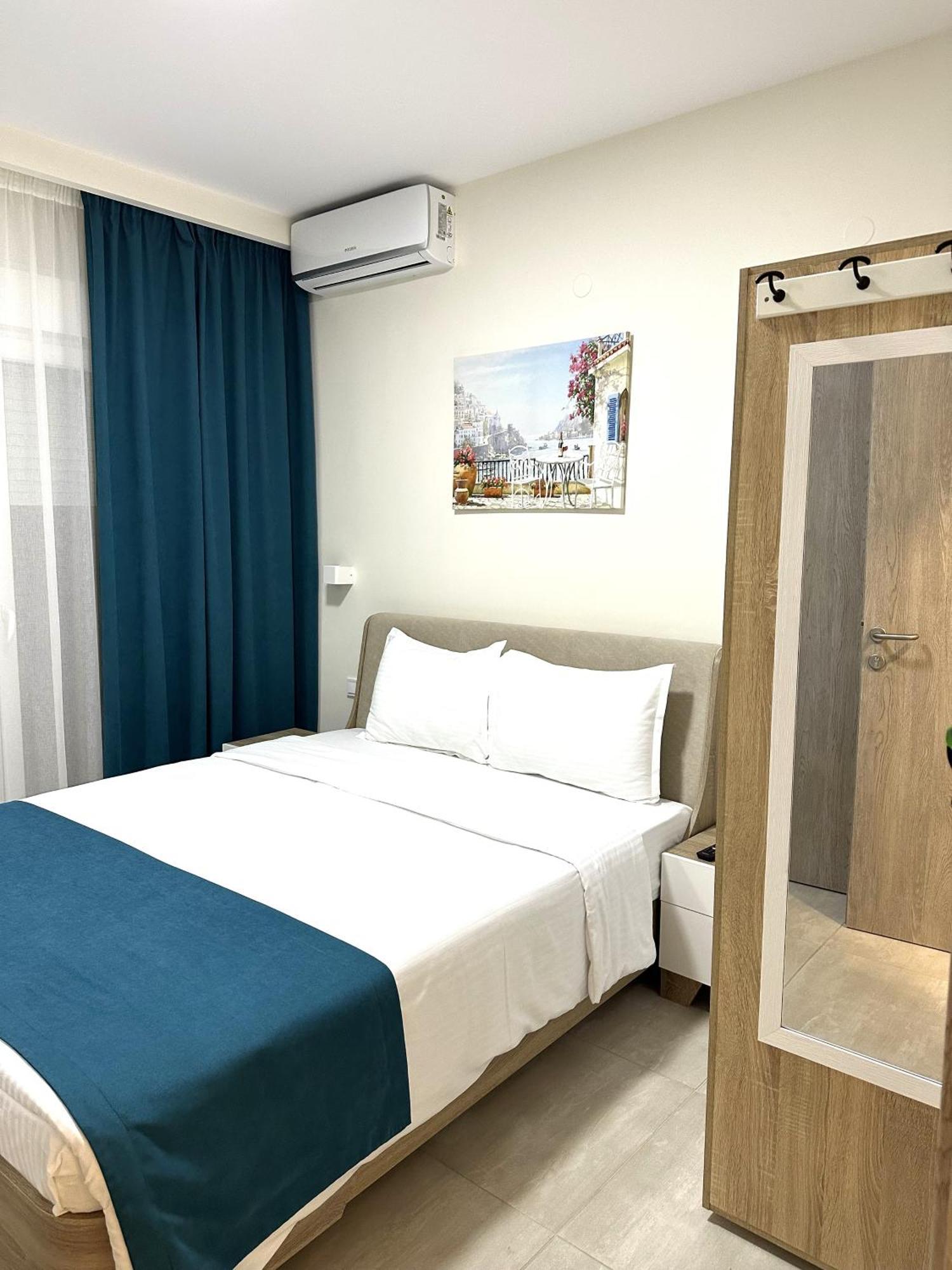 Navarino Luxe Suites Peraía Buitenkant foto
