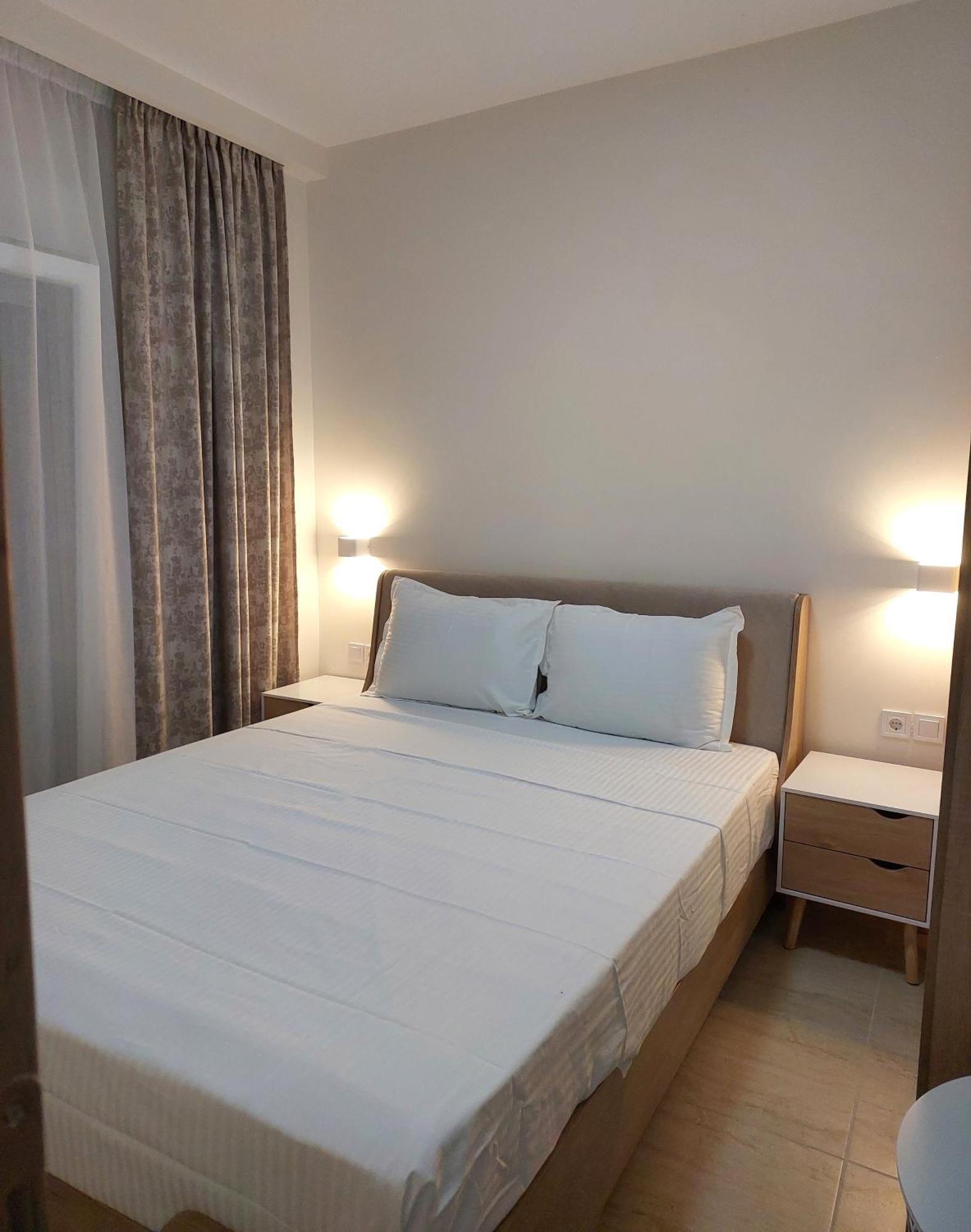 Navarino Luxe Suites Peraía Buitenkant foto