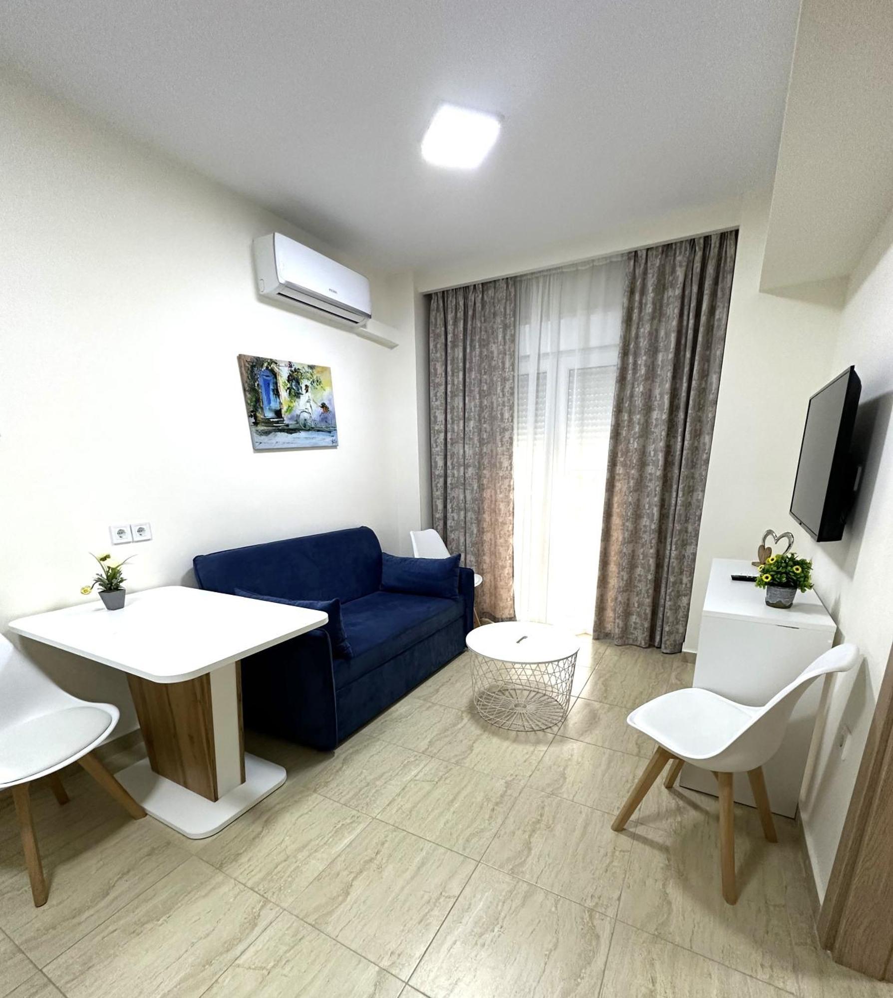 Navarino Luxe Suites Peraía Buitenkant foto