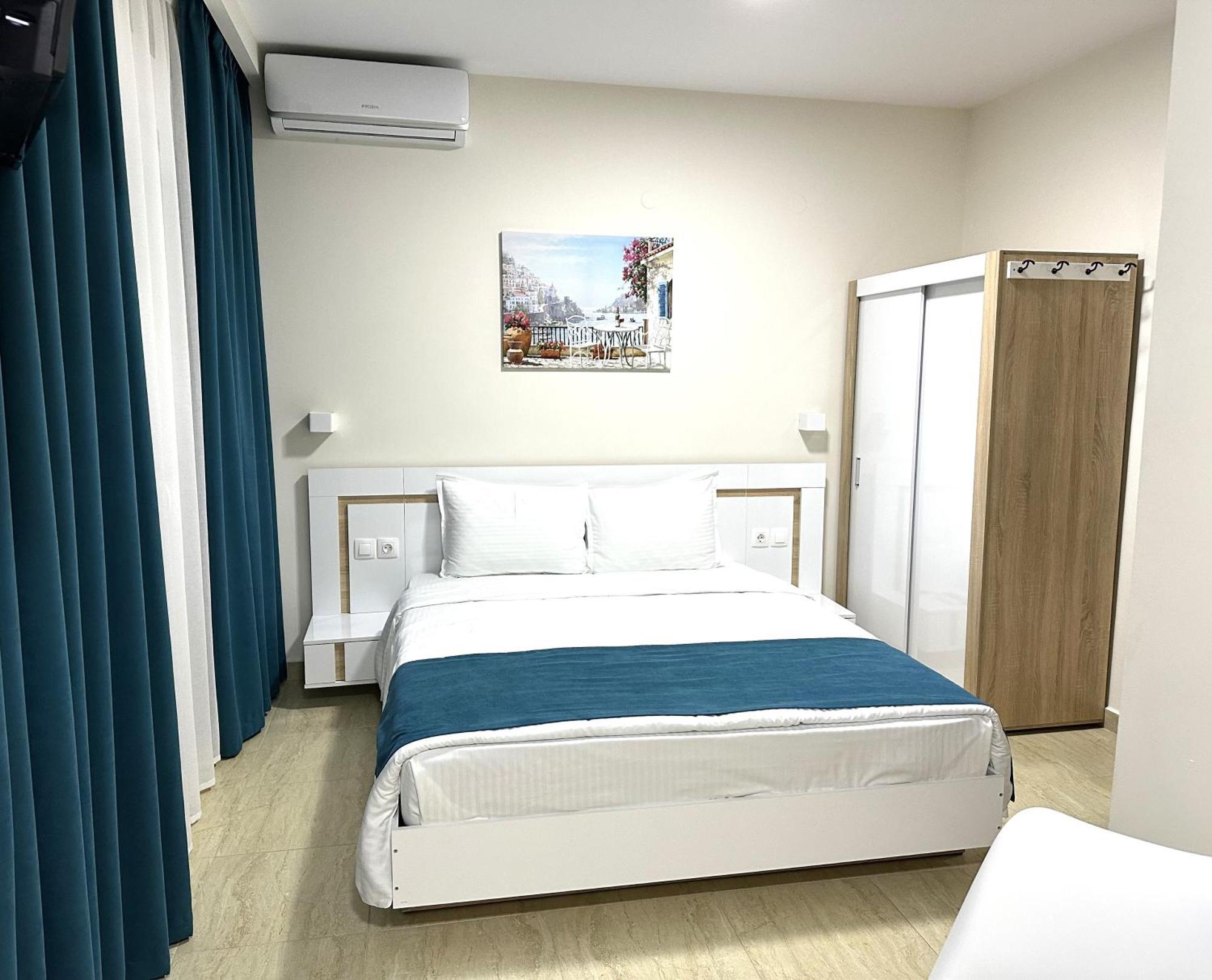 Navarino Luxe Suites Peraía Buitenkant foto