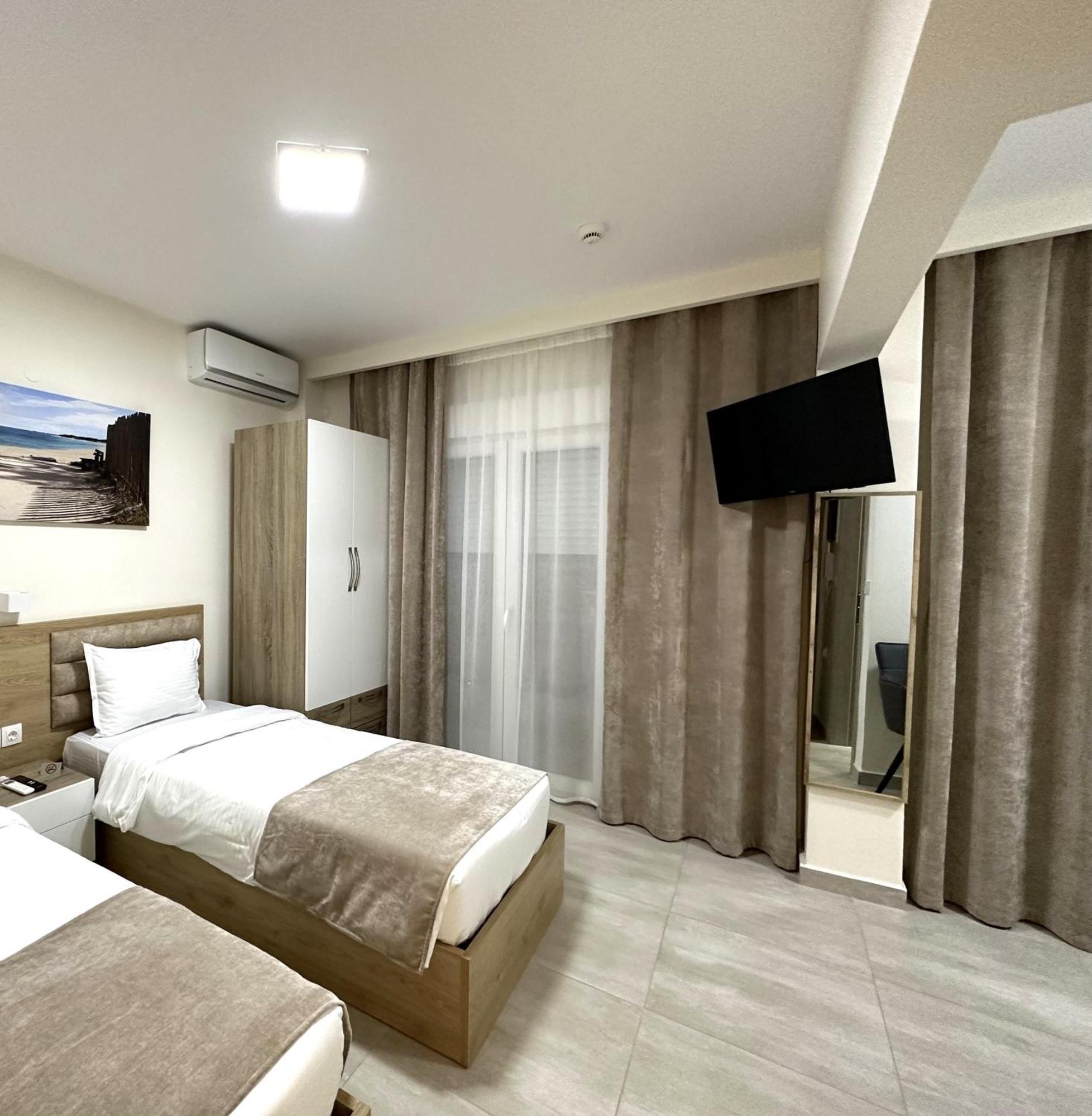 Navarino Luxe Suites Peraía Buitenkant foto