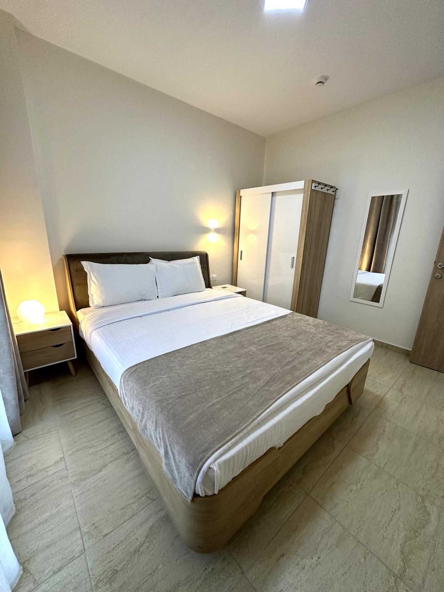 Navarino Luxe Suites Peraía Buitenkant foto