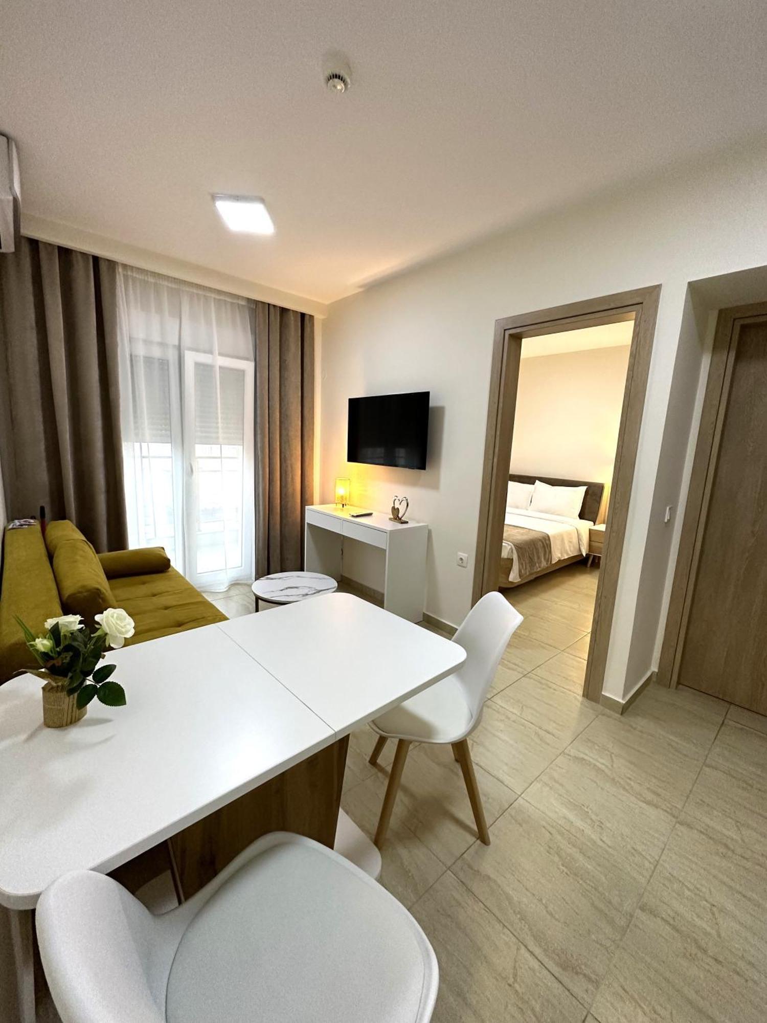 Navarino Luxe Suites Peraía Buitenkant foto