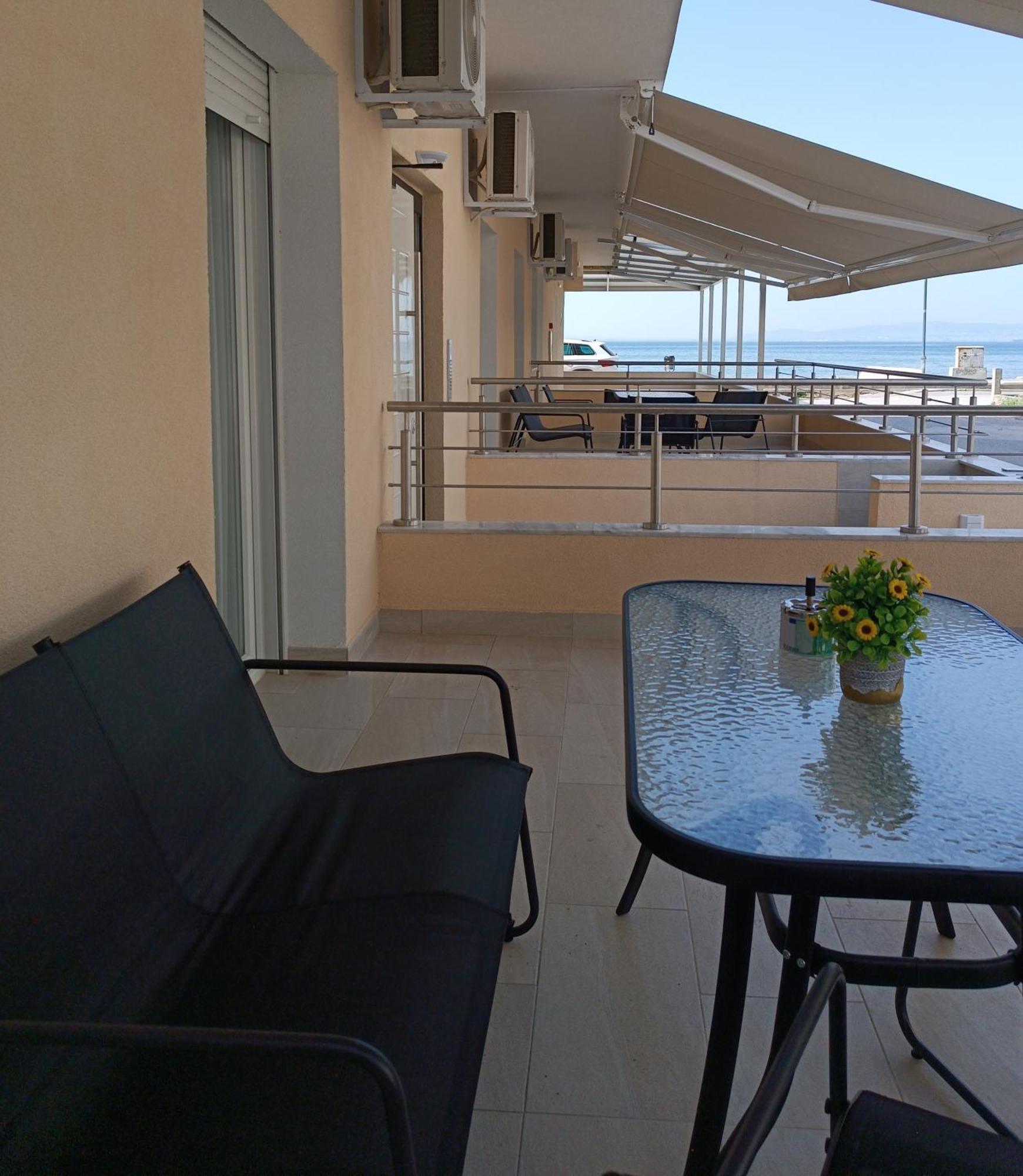 Navarino Luxe Suites Peraía Buitenkant foto