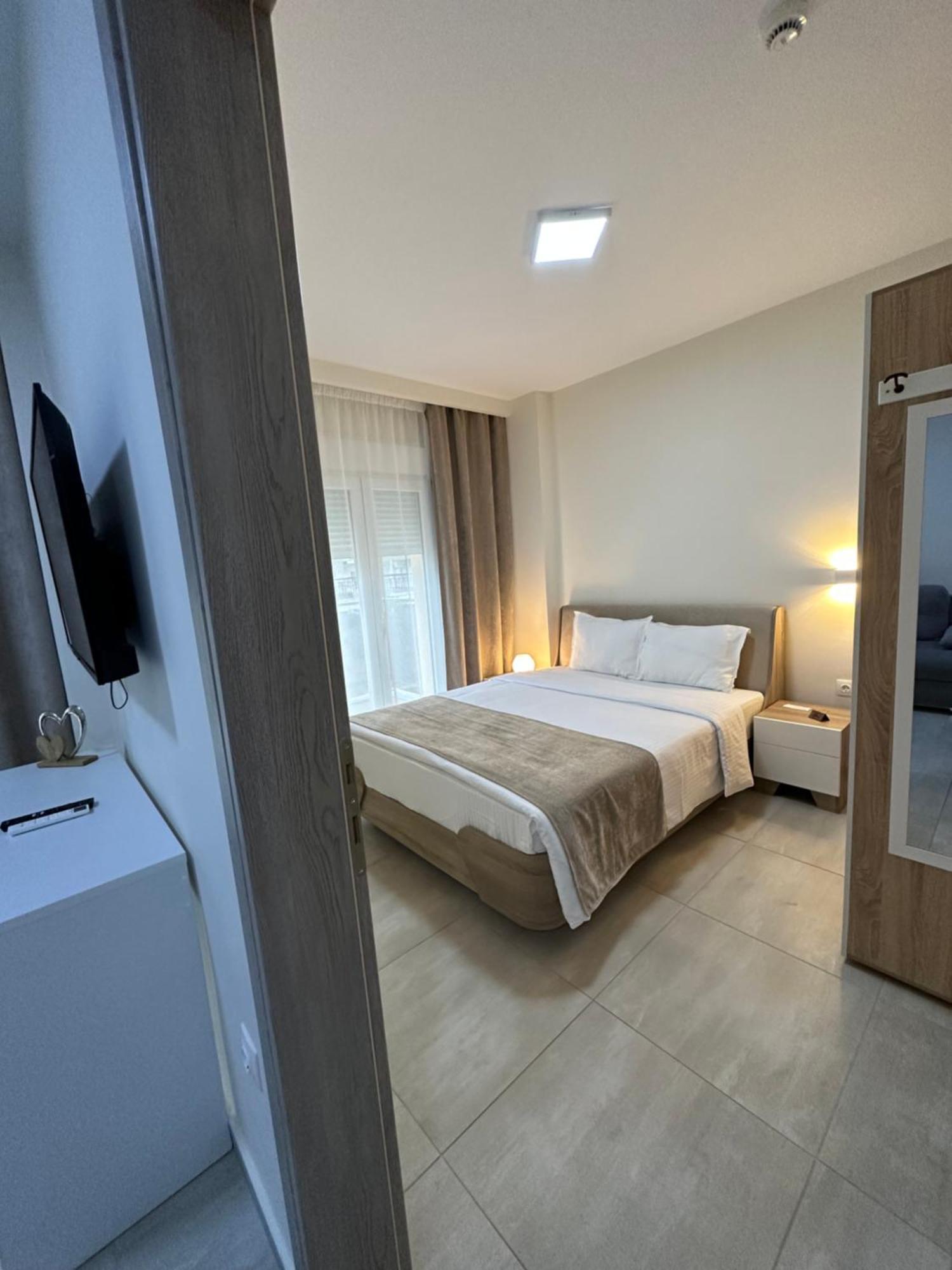 Navarino Luxe Suites Peraía Buitenkant foto