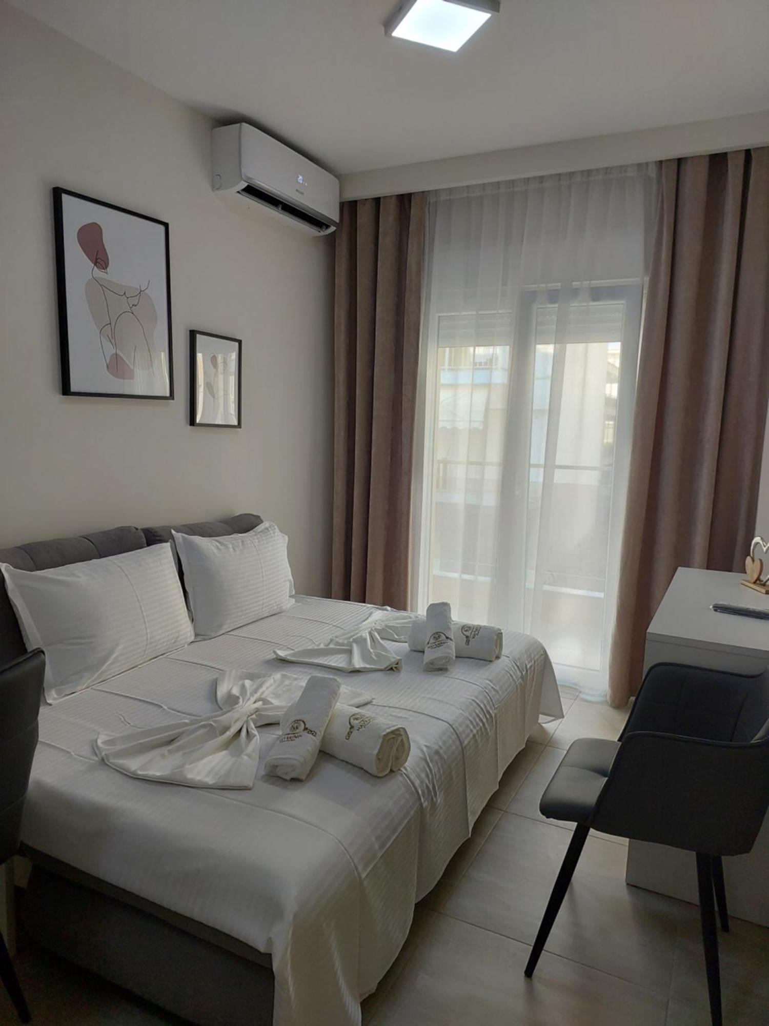Navarino Luxe Suites Peraía Buitenkant foto