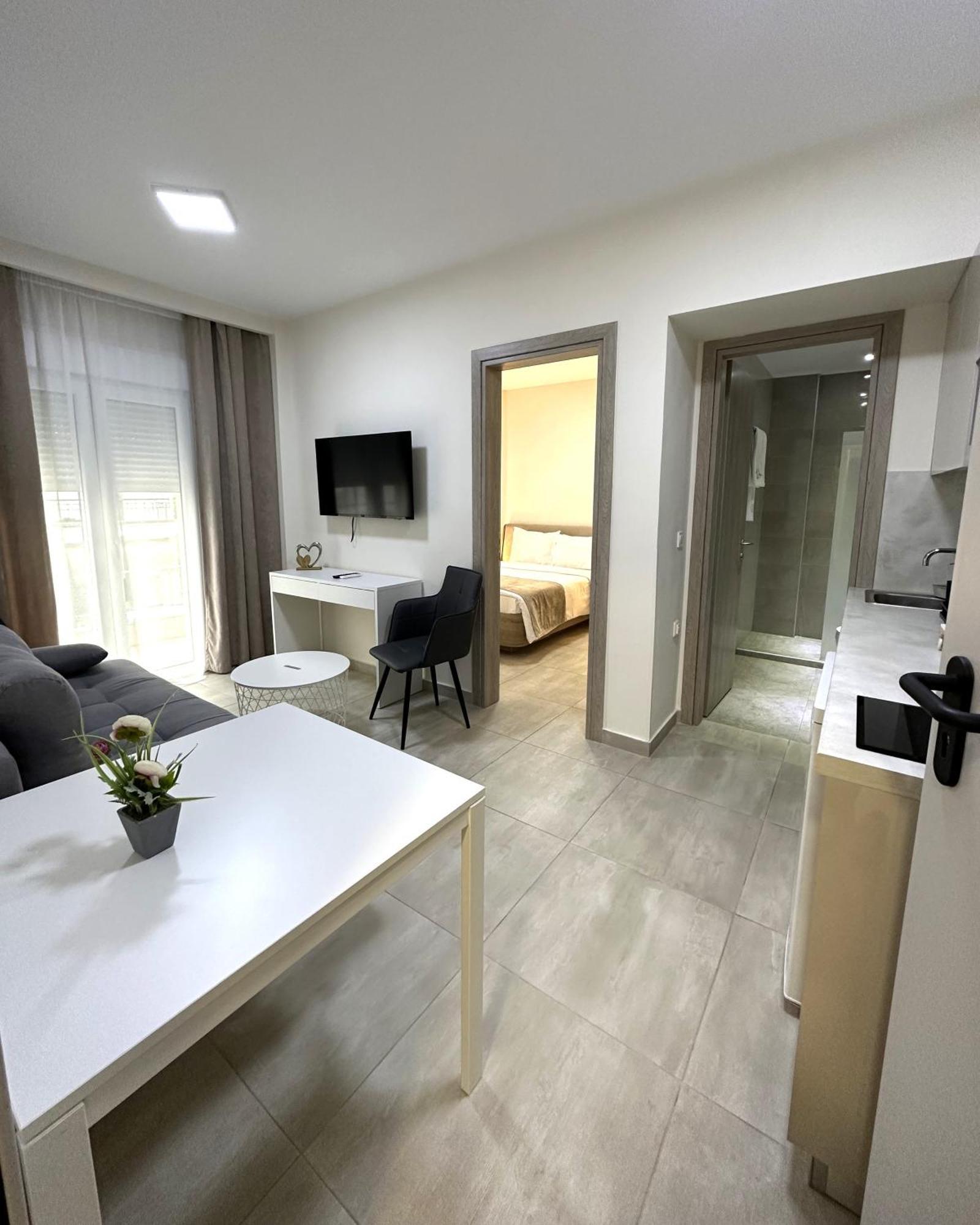 Navarino Luxe Suites Peraía Buitenkant foto