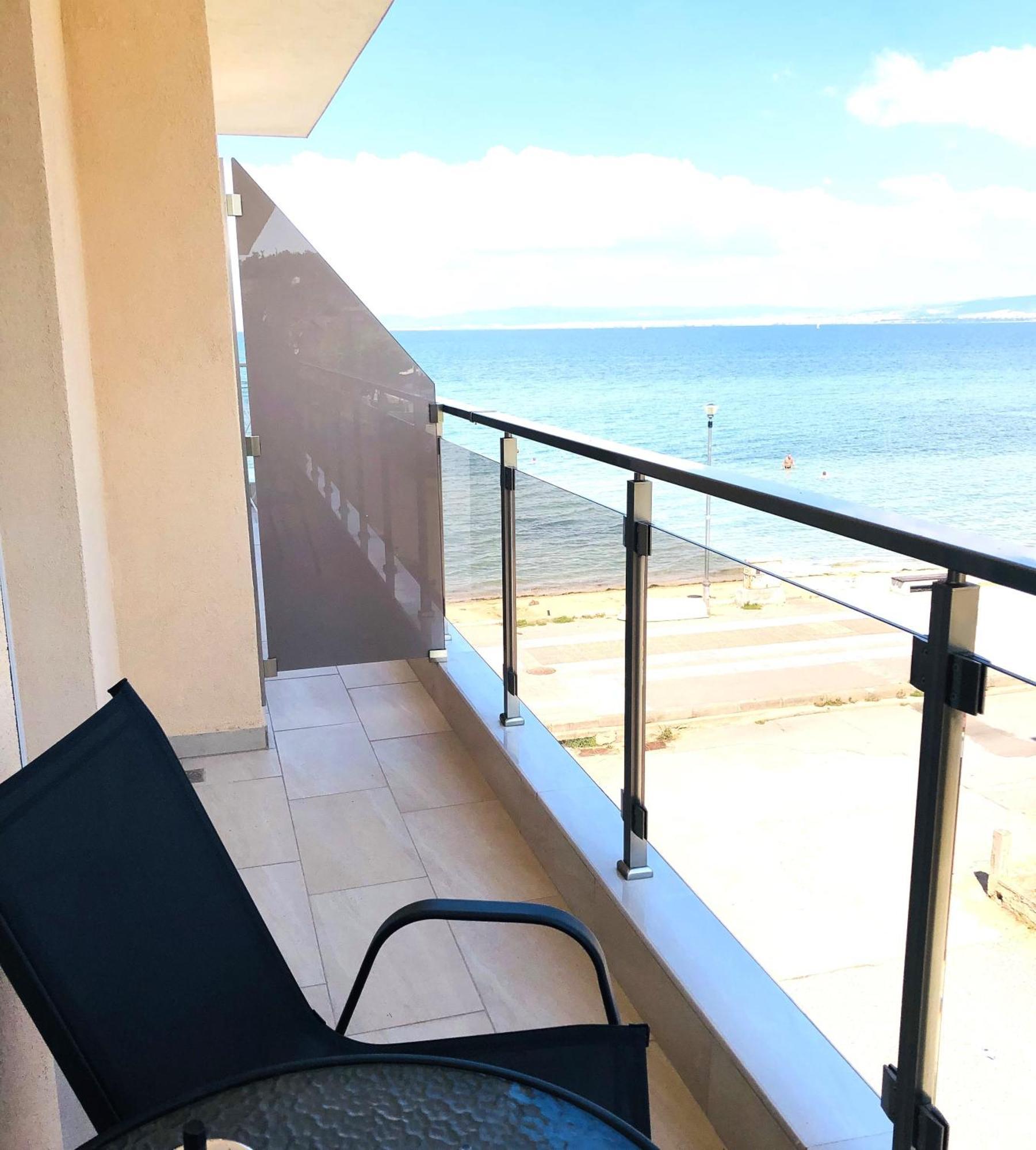 Navarino Luxe Suites Peraía Buitenkant foto