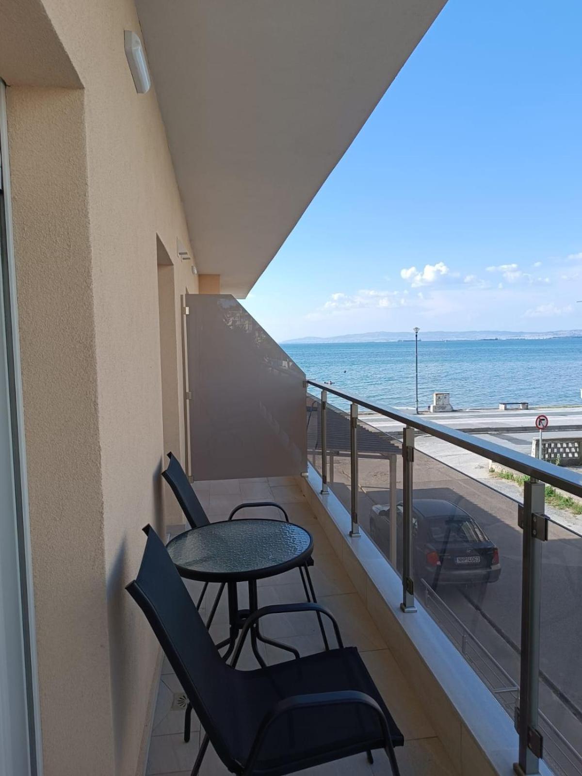 Navarino Luxe Suites Peraía Buitenkant foto
