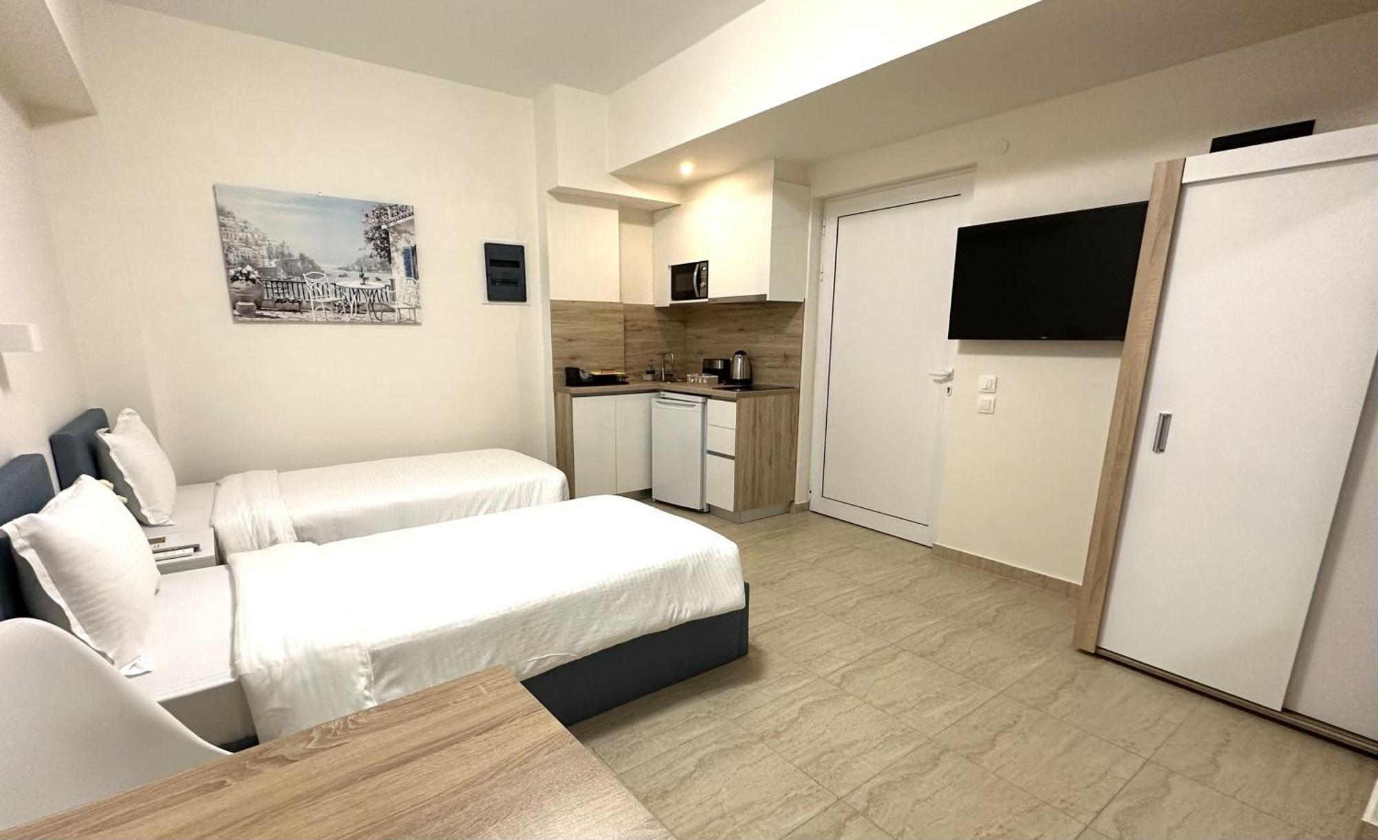 Navarino Luxe Suites Peraía Buitenkant foto