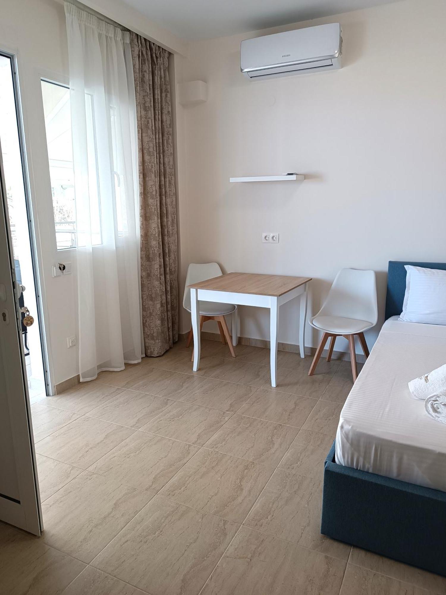 Navarino Luxe Suites Peraía Buitenkant foto