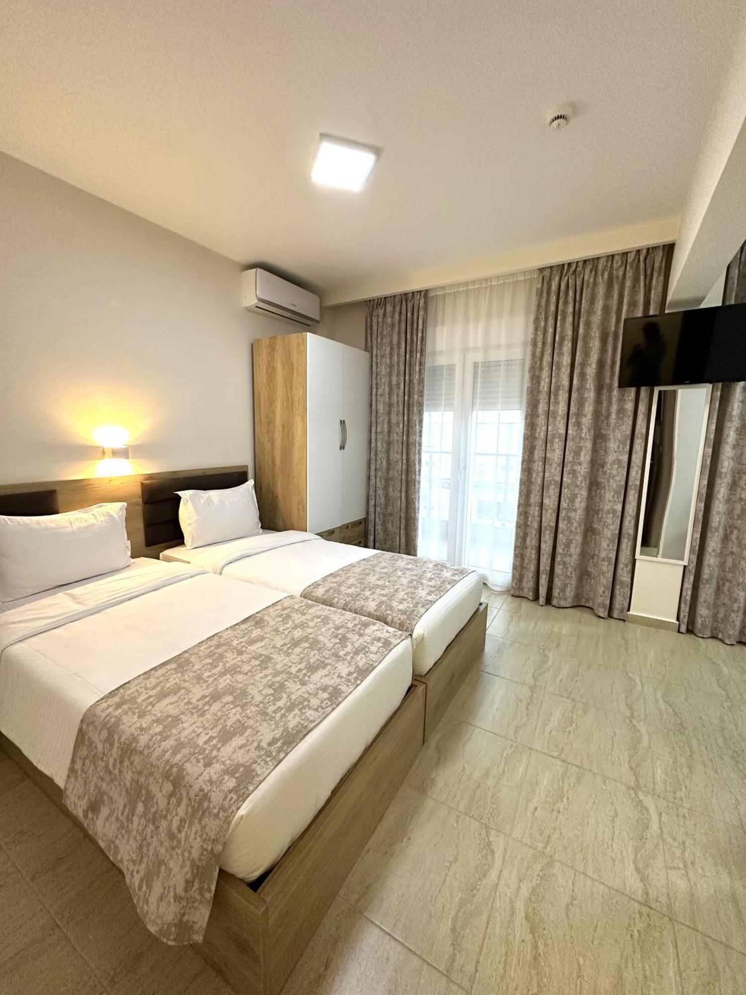 Navarino Luxe Suites Peraía Buitenkant foto