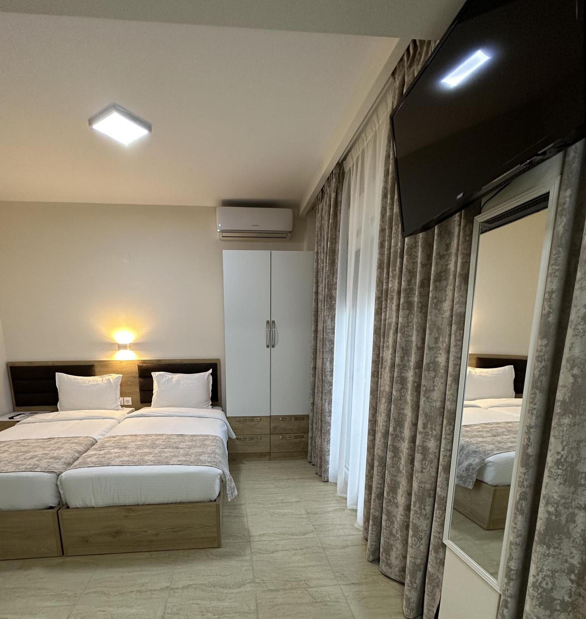 Navarino Luxe Suites Peraía Buitenkant foto