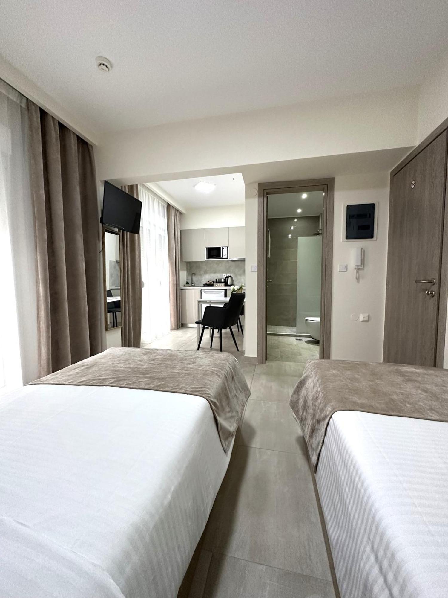 Navarino Luxe Suites Peraía Buitenkant foto