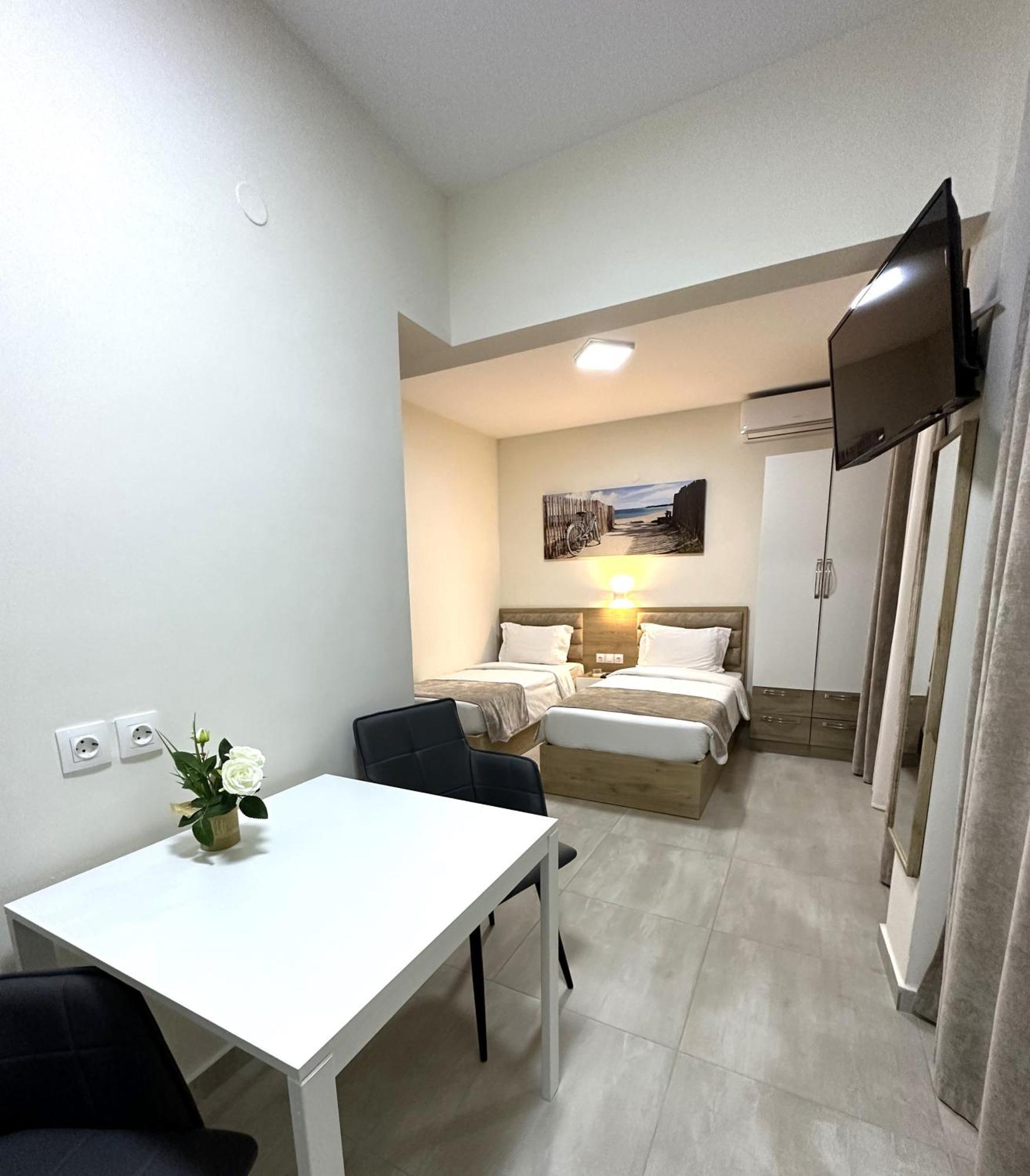 Navarino Luxe Suites Peraía Buitenkant foto