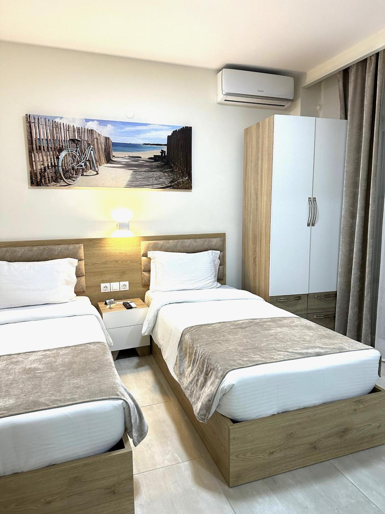 Navarino Luxe Suites Peraía Buitenkant foto