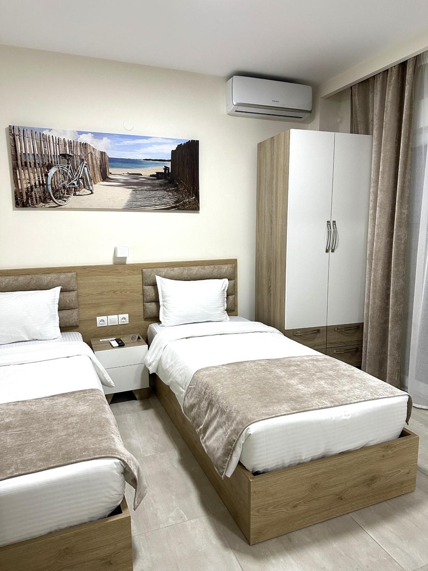 Navarino Luxe Suites Peraía Buitenkant foto