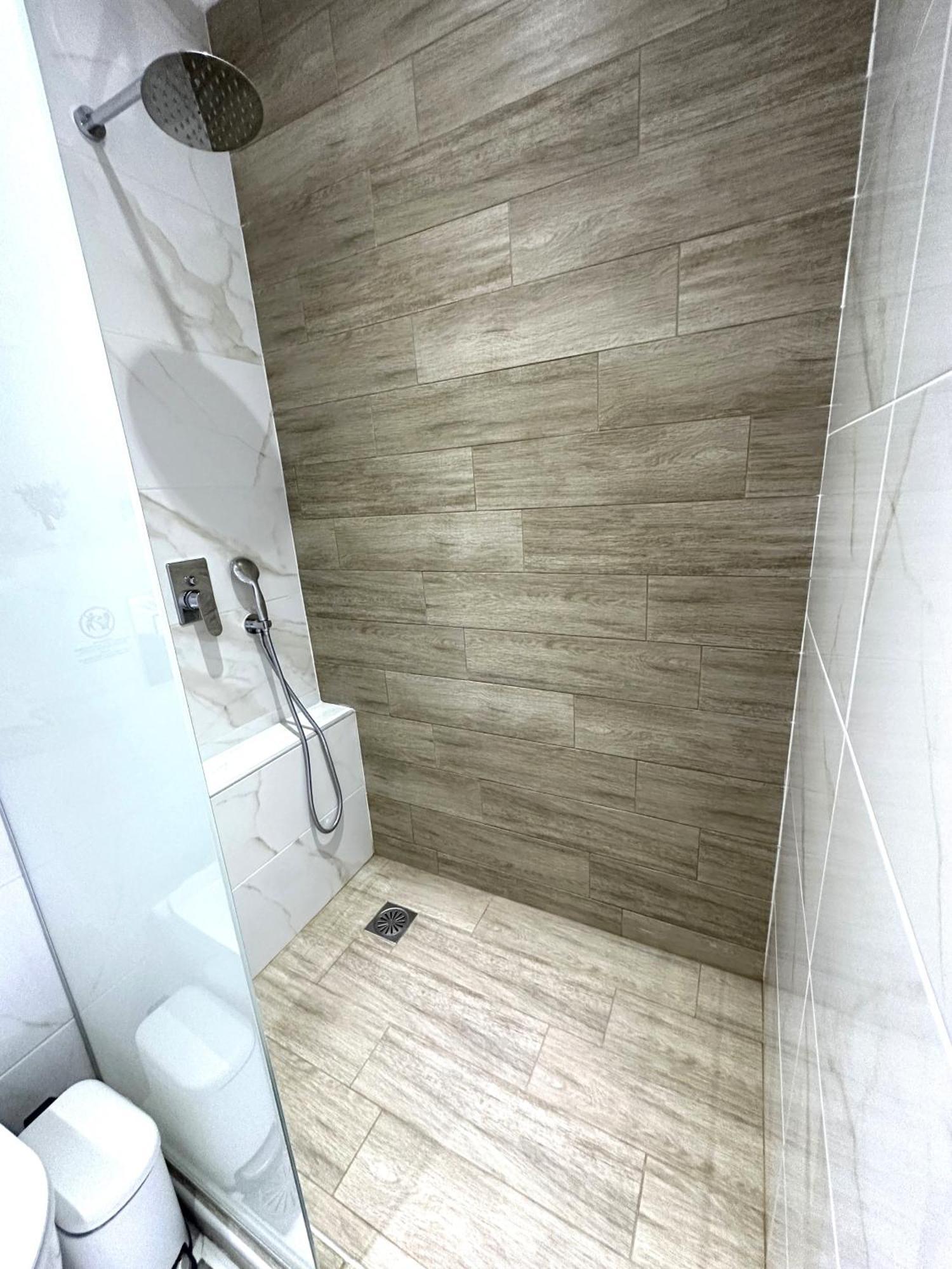 Navarino Luxe Suites Peraía Buitenkant foto