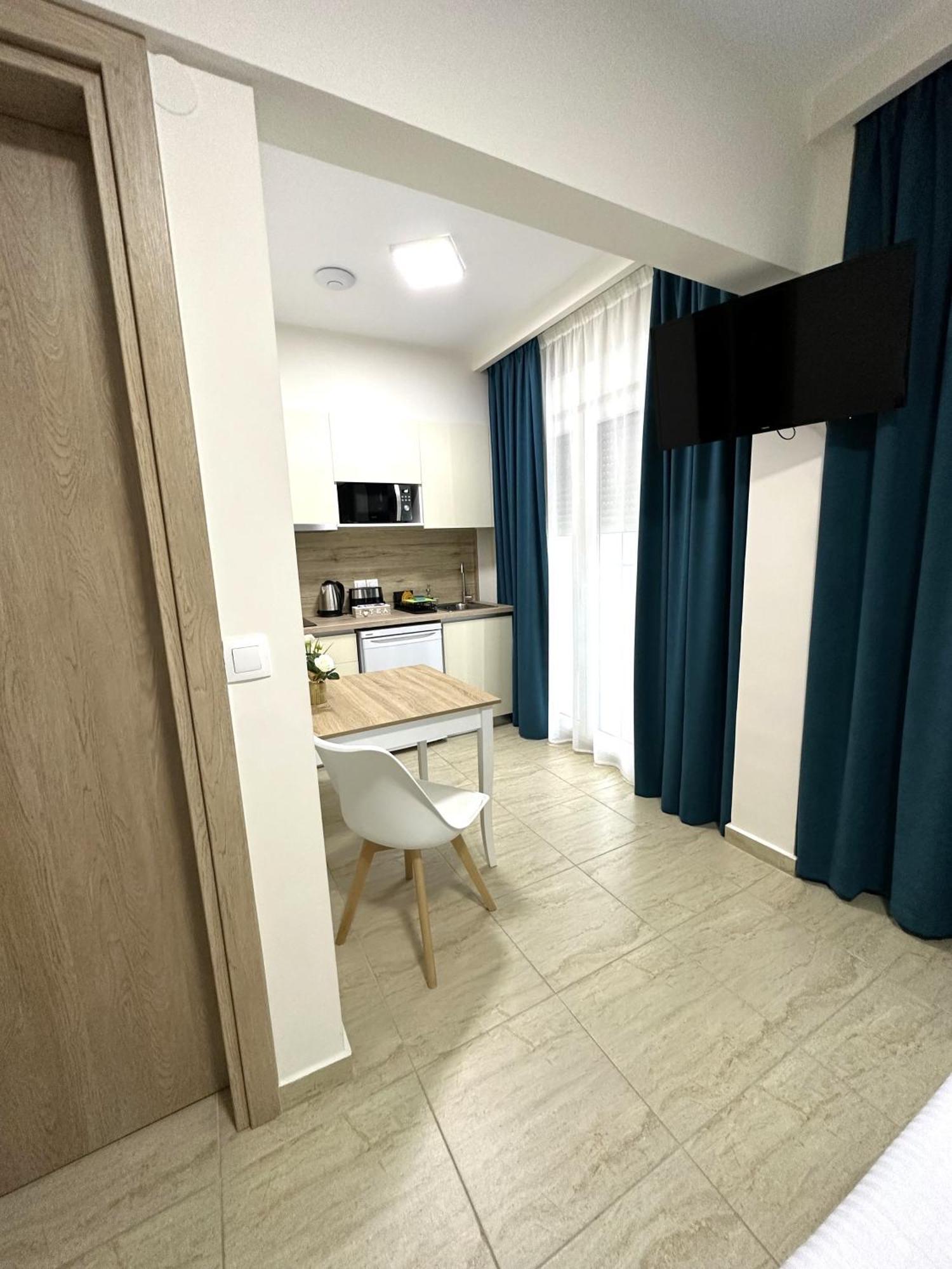 Navarino Luxe Suites Peraía Buitenkant foto