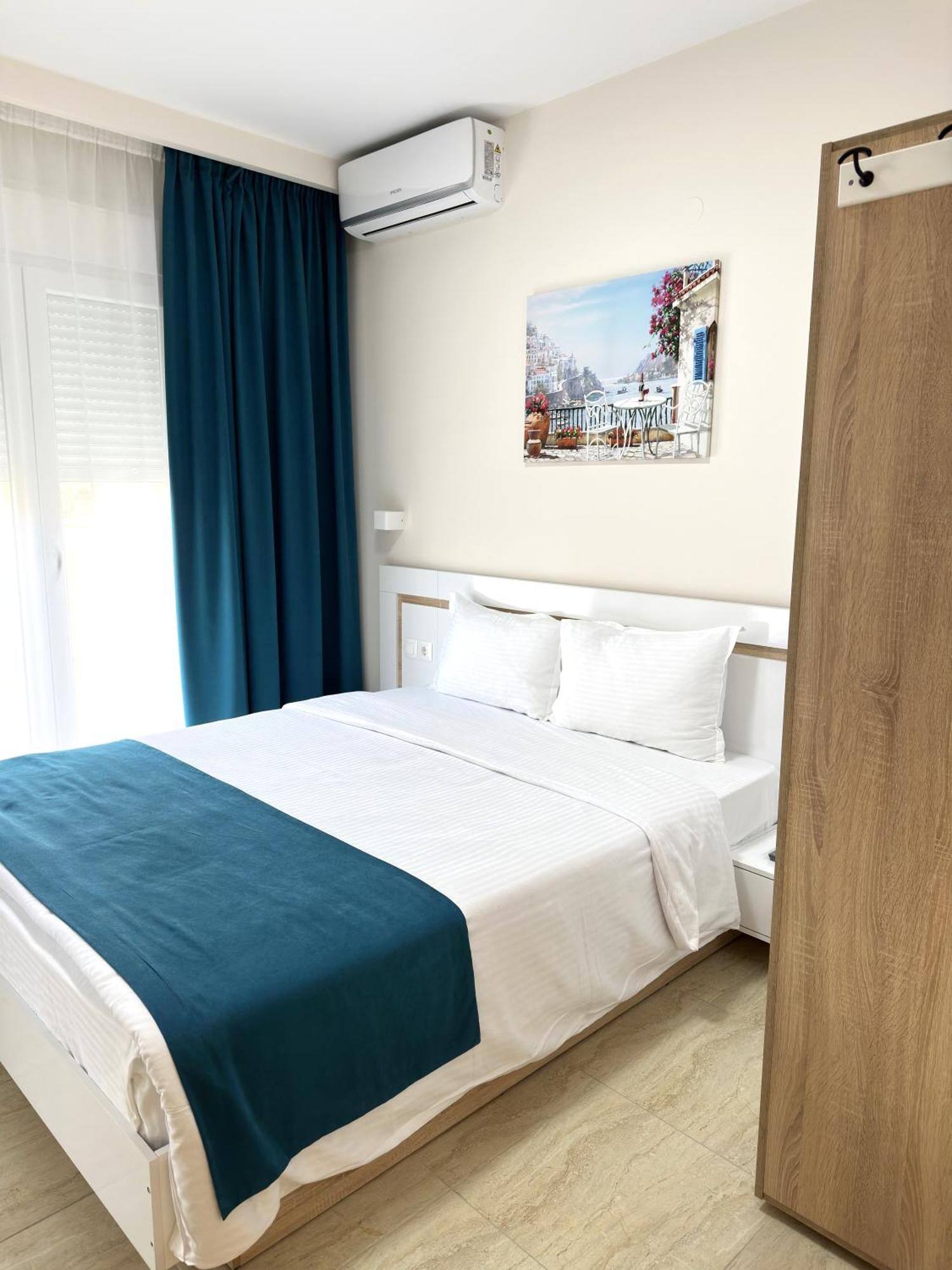 Navarino Luxe Suites Peraía Buitenkant foto