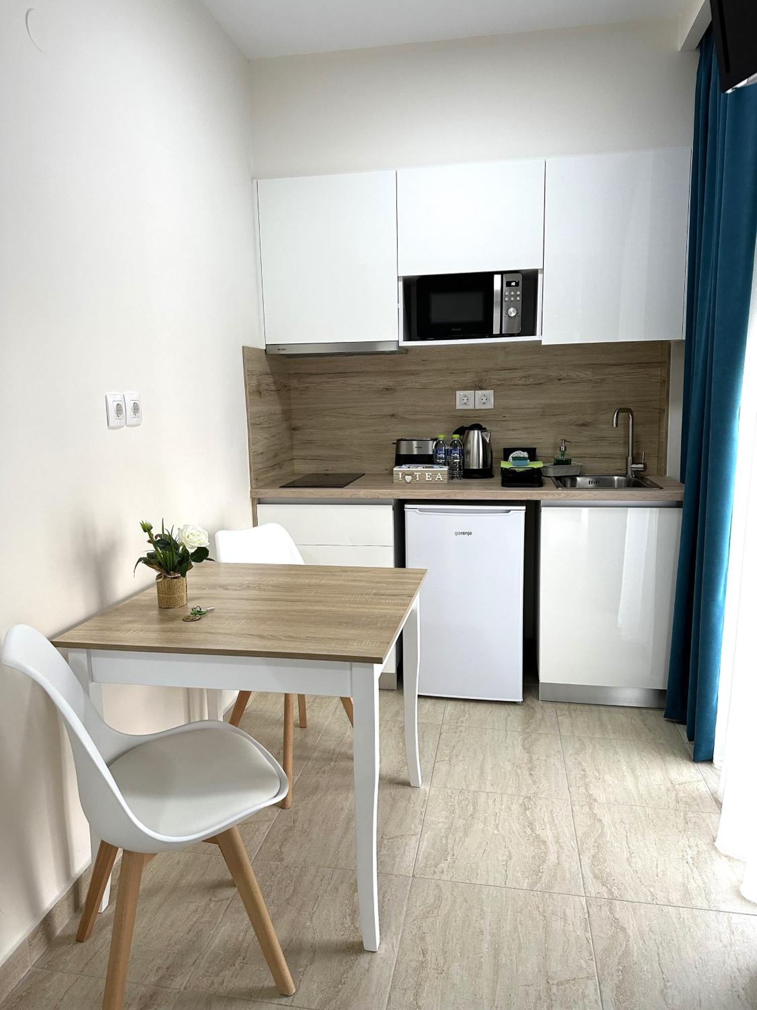 Navarino Luxe Suites Peraía Buitenkant foto