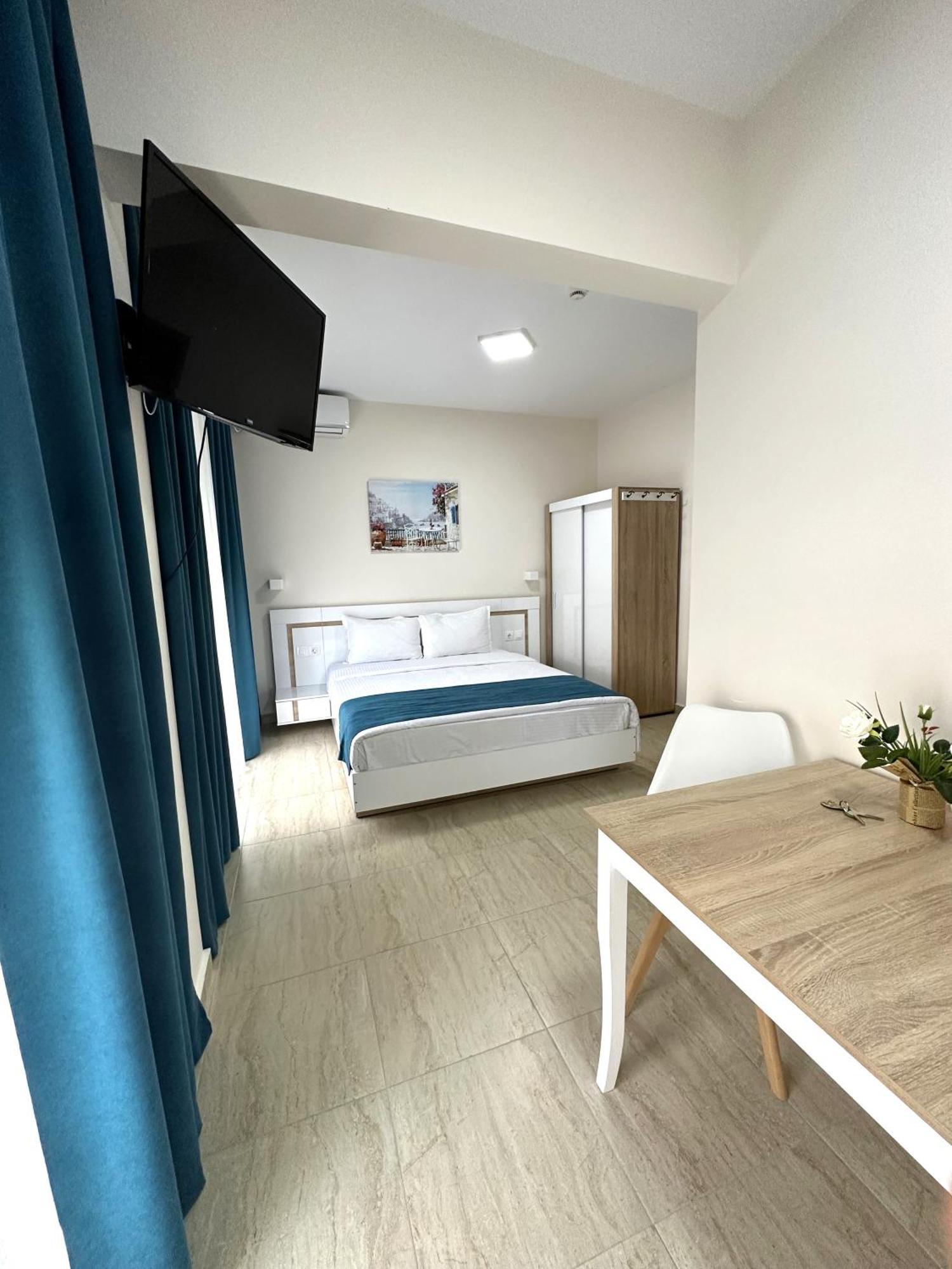 Navarino Luxe Suites Peraía Buitenkant foto