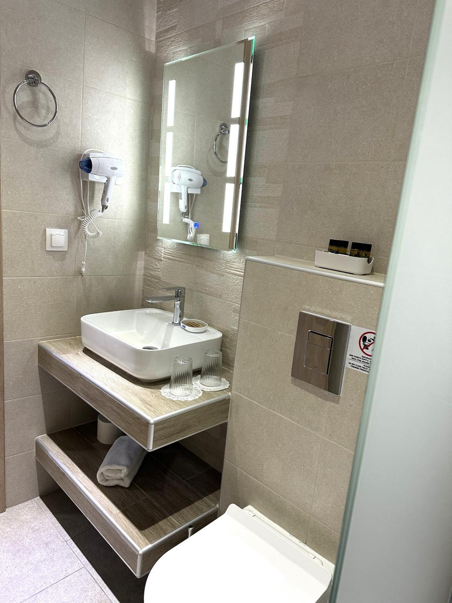 Navarino Luxe Suites Peraía Buitenkant foto